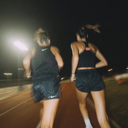Two athletes on a night run