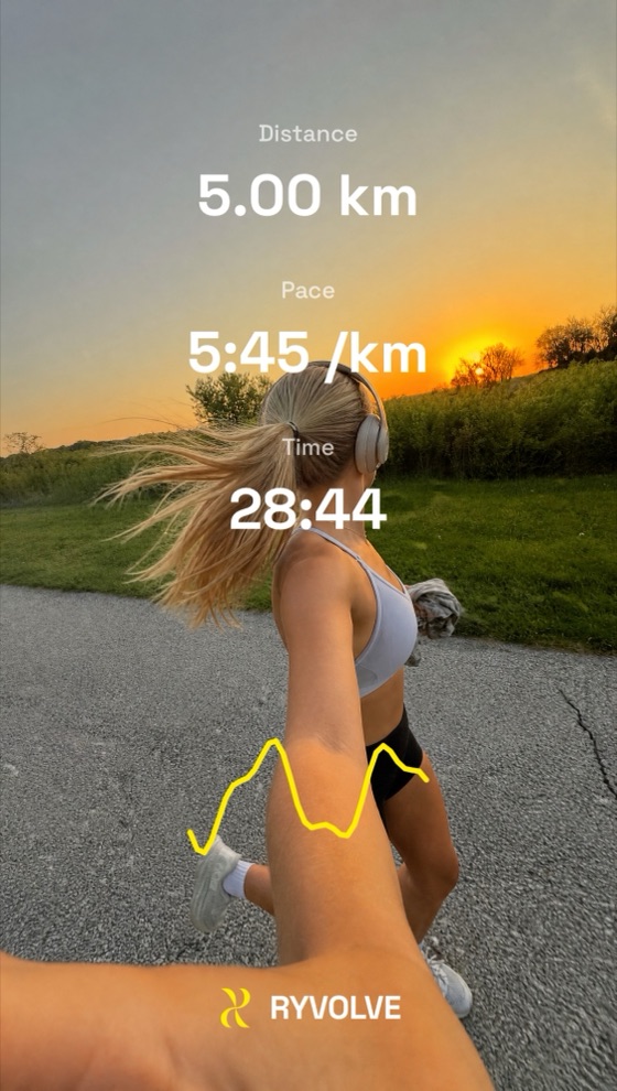 Sunset 5K run with RYVOLVE pace and time overlay